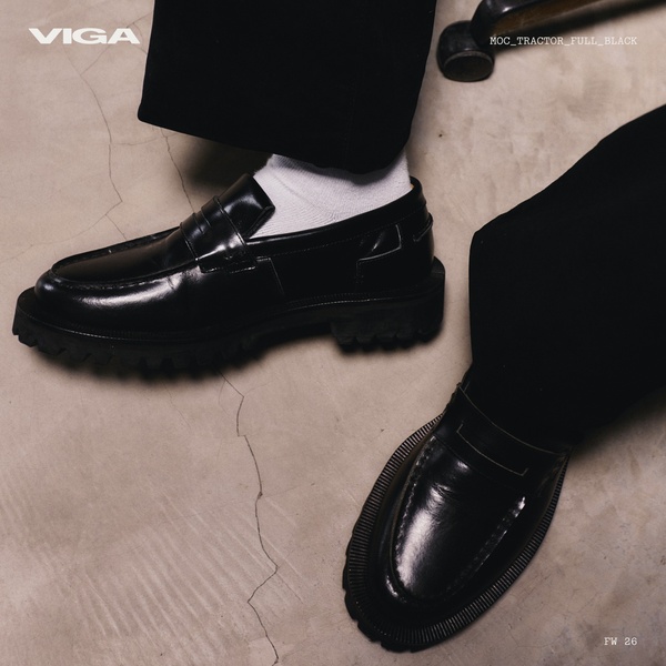 black loafers, leather loafers, chunky loafers, slip on shoes, dress shoes, new arrival, brand awareness, lifestyle, minimalist, luxurious, calm, neutral, black, fall campaign
